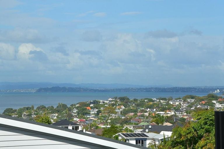 Photo of property in 6/18 Parr Terrace, Castor Bay, Auckland, 0620