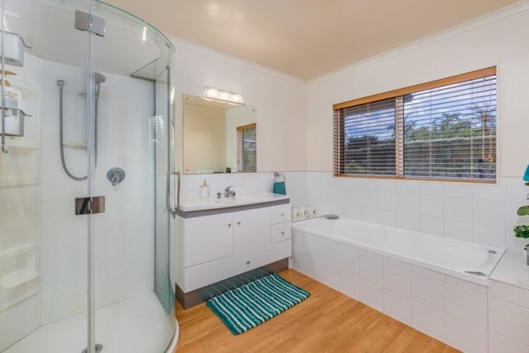 Photo of property in 16 Glen Bruce Place, Ngararatunua, Whangarei, 0176