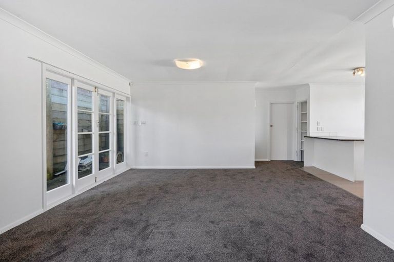 Photo of property in 43 Stewart Drive, Newlands, Wellington, 6037