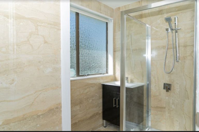 Photo of property in 20 Pukeroa Place, Papakura, 2110