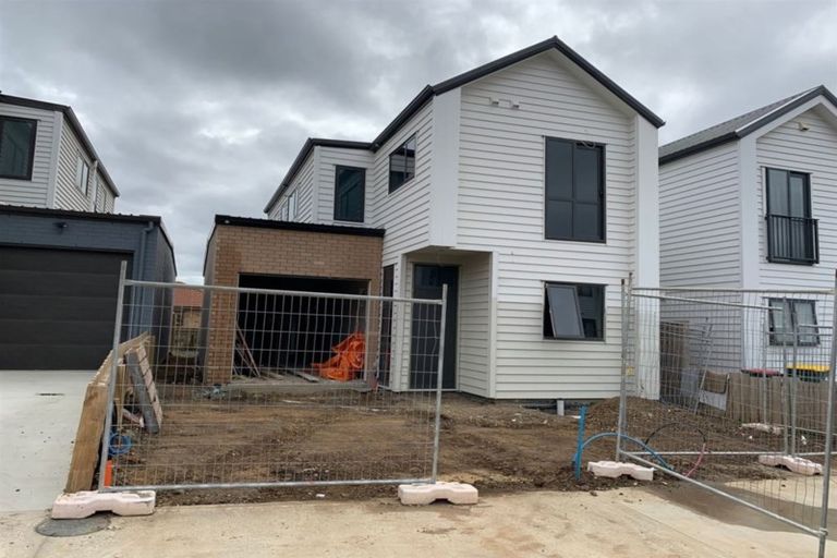 Photo of property in 10 Tapuwae Way, Mangere Bridge, Auckland, 2022