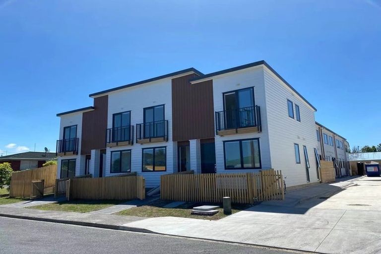 Photo of property in 9/1 Sylvan Crescent, Te Atatu South, Auckland, 0610
