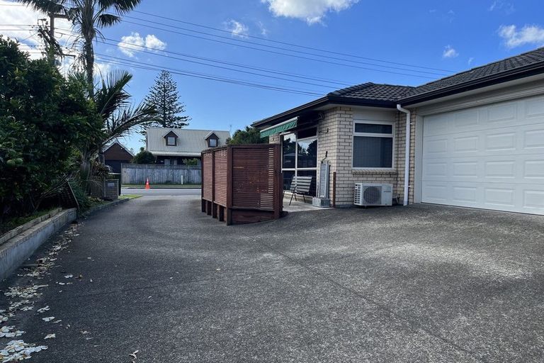 Photo of property in 10 Centreway Road, Orewa, 0931