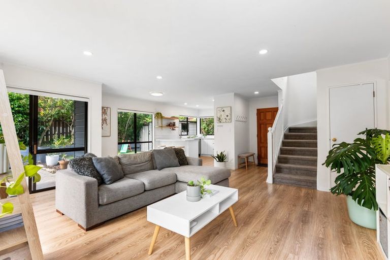 Photo of property in 2/13 Pinewood Grove, Botany Downs, Auckland, 2010