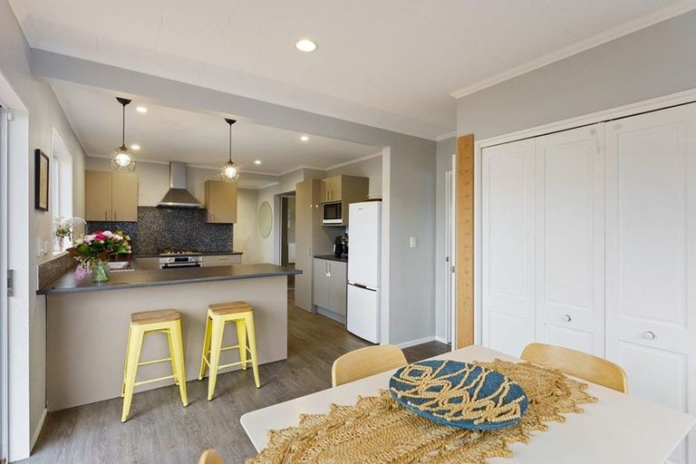 Photo of property in 33 Margaret Road, Raumati Beach, Paraparaumu, 5032