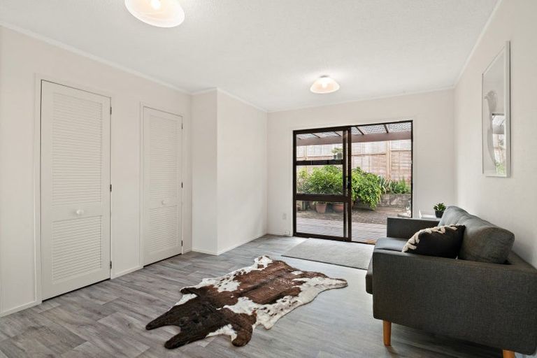 Photo of property in 5 Redmount Place, Red Hill, Papakura, 2110