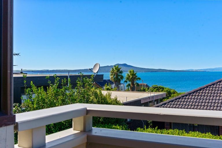 Photo of property in 1/14 Marama Street, Castor Bay, Auckland, 0620