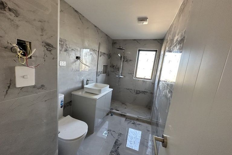 Photo of property in 2e Convair Crescent, Mangere, Auckland, 2022