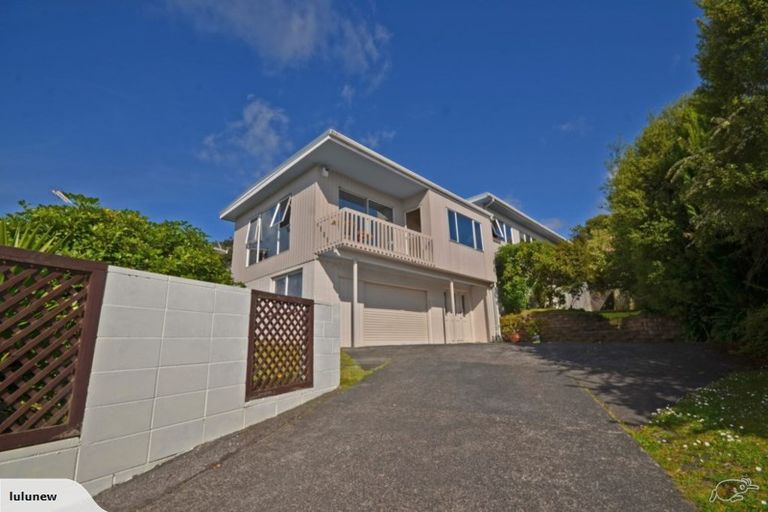 Photo of property in 18 Rosewarne Crescent, Glendene, Auckland, 0602