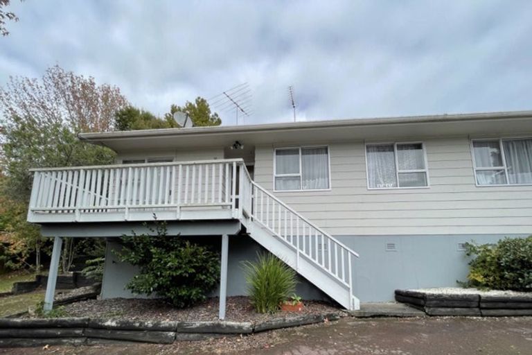 Photo of property in 37 Trias Road, Totara Vale, Auckland, 0629