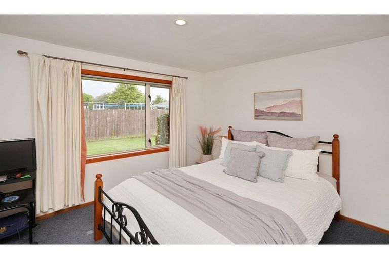 Photo of property in 12 Regency Crescent, Redwood, Christchurch, 8051