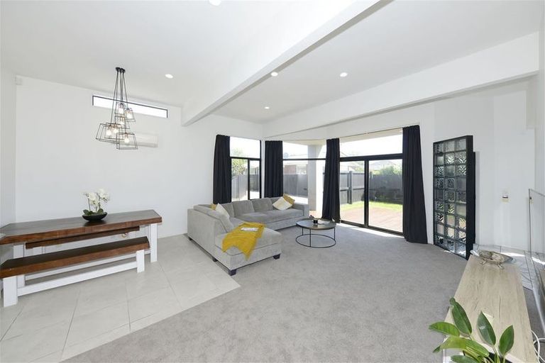 Photo of property in 1/84 Cutts Road, Russley, Christchurch, 8042