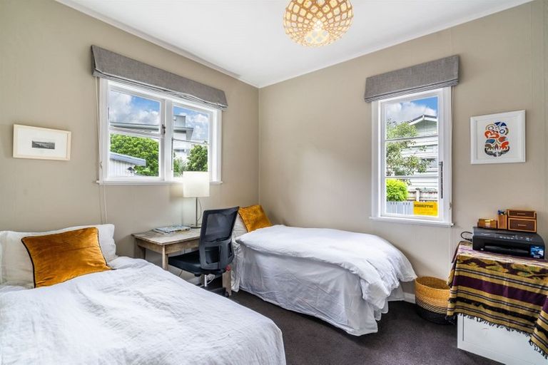 Photo of property in 1/193 Queen Street, Northcote Point, Auckland, 0627