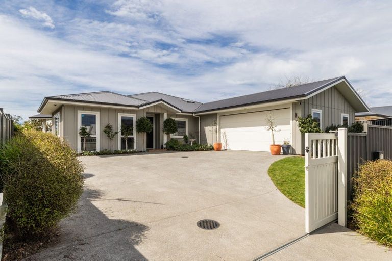 Photo of property in 19 Grooby Place, Havelock North, 4130