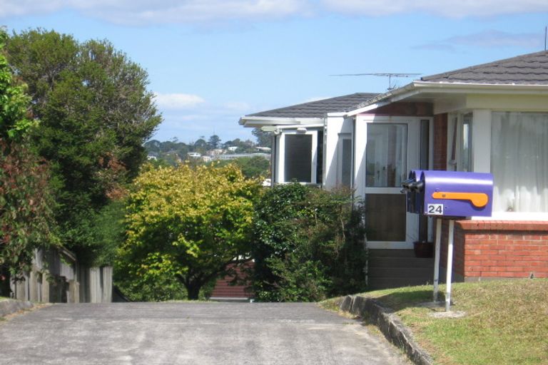 Photo of property in 2/22 Knights Road, Rothesay Bay, Auckland, 0630