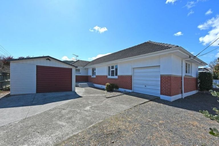 Photo of property in 2 Craig Grove, Elderslea, Upper Hutt, 5018