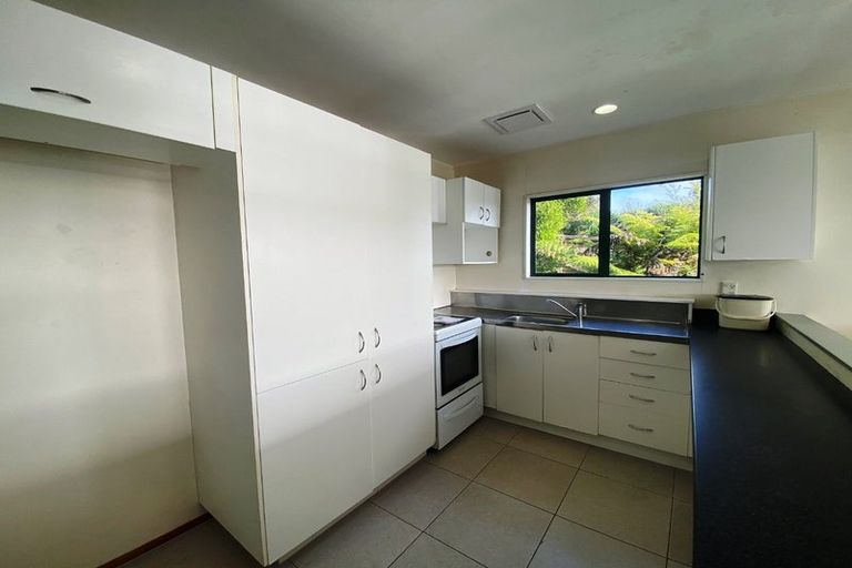 Photo of property in 14 Jean Place, Stanmore Bay, Whangaparaoa, 0932