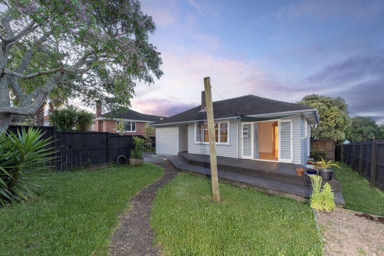 Photo of property in 12 Beaubank Road, Kelston, Auckland, 0602