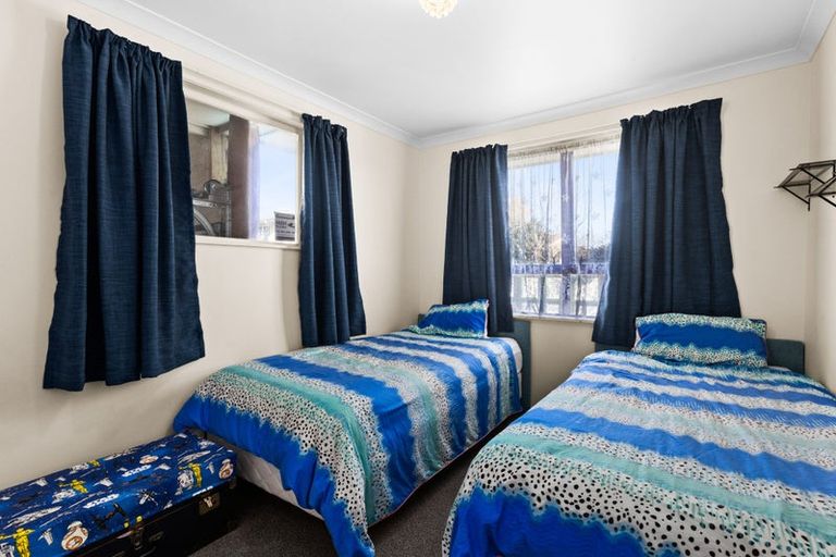 Photo of property in 2/71 Meeanee Road, Taradale, Napier, 4112