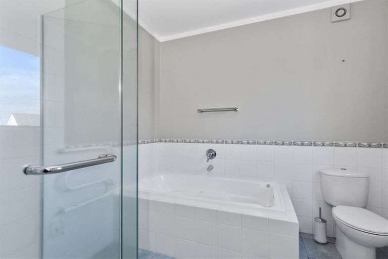 Photo of property in 16 Mayall Avenue, Beach Haven, Auckland, 0626