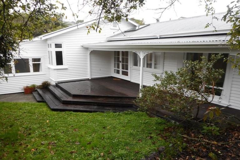 Photo of property in 9 Newcombe Crescent, Karori, Wellington, 6012