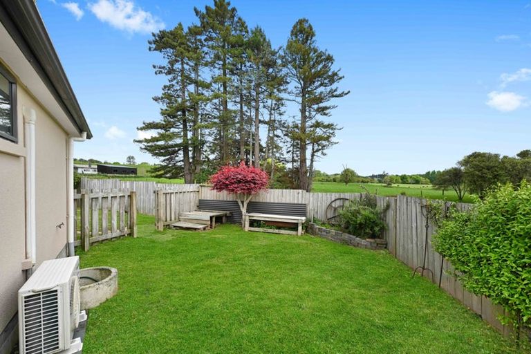 Photo of property in 16 Palm Grove Drive, Western Heights, Hamilton, 3200