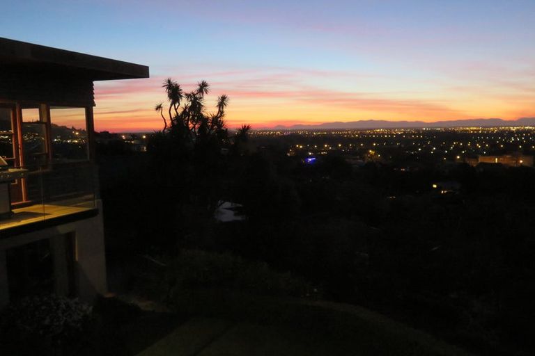 Photo of property in 16 Sherwood Lane, Cashmere, Christchurch, 8022