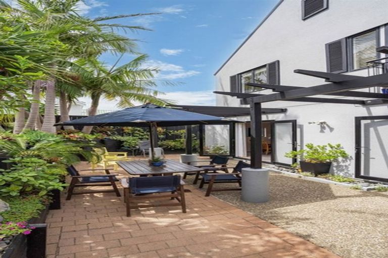 Photo of property in 2/11 Paparoa Road, Cockle Bay, Auckland, 2014