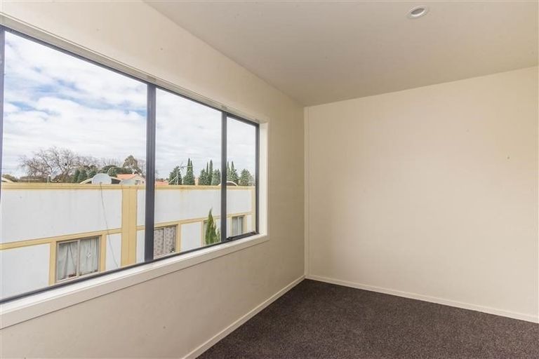 Photo of property in Krisley Court, 15/6 Ambrico Place, New Lynn, Auckland, 0600