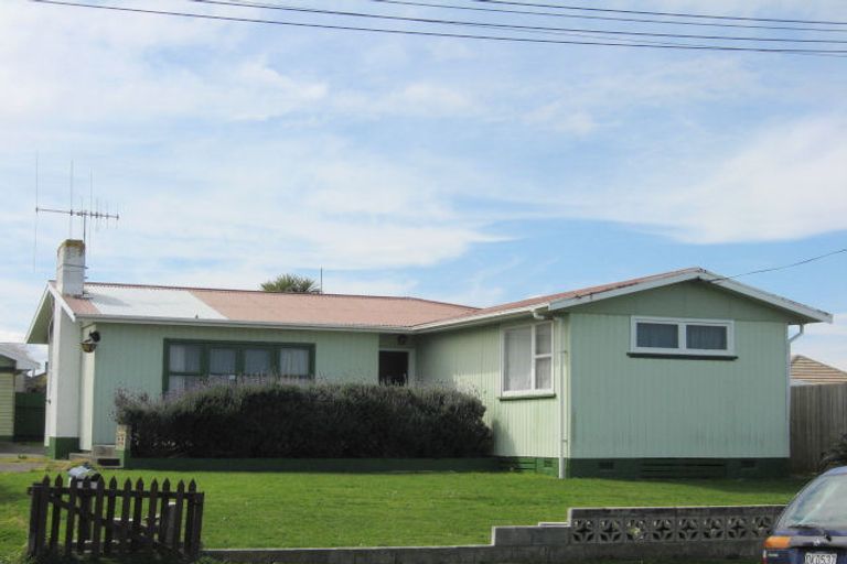 Photo of property in 8 Tiki Street, Castlecliff, Whanganui, 4501