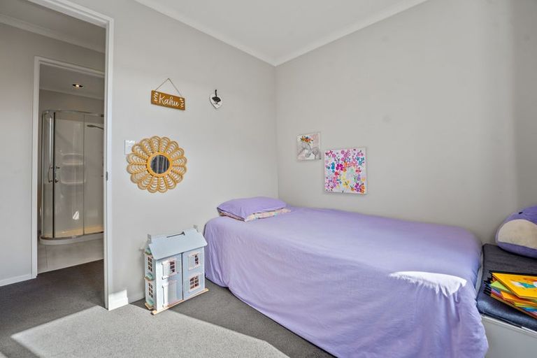 Photo of property in 24 Ahunga Road, Karaka, Papakura, 2113