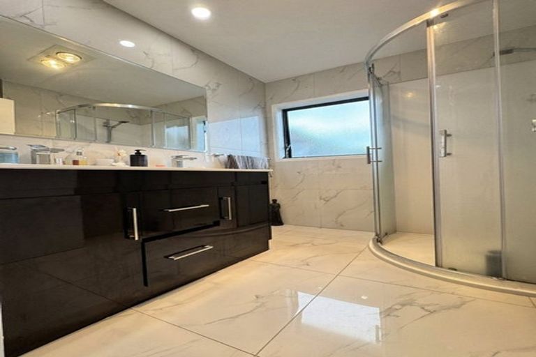 Photo of property in 100 Everglade Drive, Totara Heights, Auckland, 2105