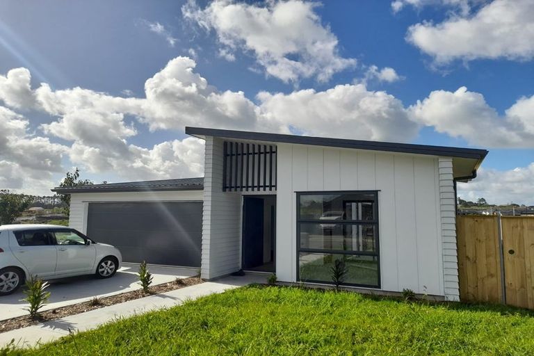 Photo of property in 10 Kenehi Road, Karaka, 2124