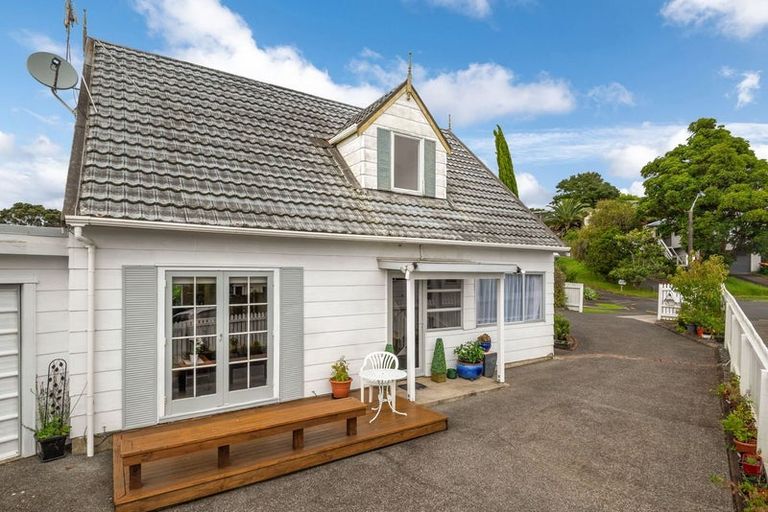 Photo of property in 25 Kitewao Street, Northcote, Auckland, 0627