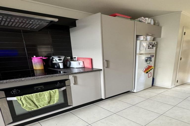Photo of property in 2/2 Hatherlow Street, Glenfield, Auckland, 0629