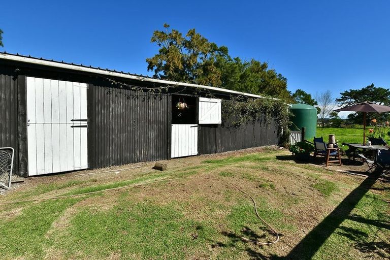 Photo of property in 37 Te Pua School Road, Helensville, 0875