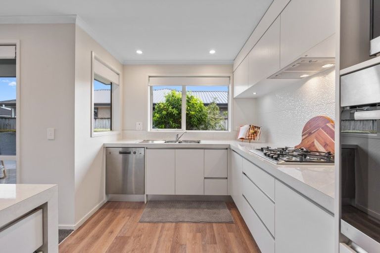 Photo of property in 19 Keene Drive, Bell Block, New Plymouth, 4312