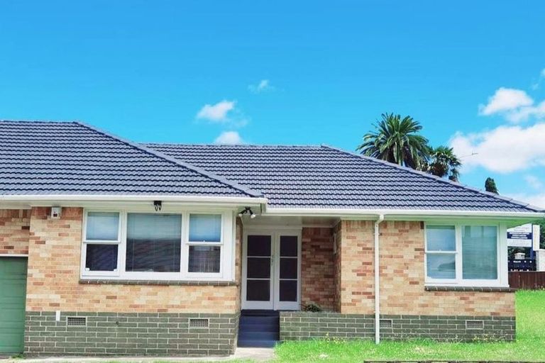 Photo of property in 1a Sutton Crescent, Papatoetoe, Auckland, 2025