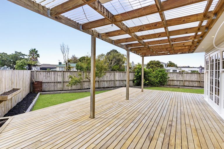 Photo of property in 1/1 Cooper Place, Papakura, 2110