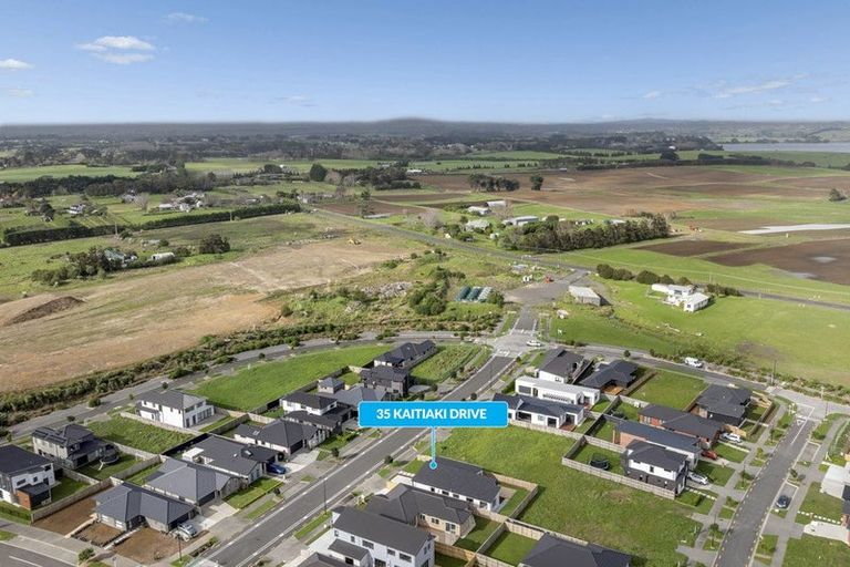 Photo of property in 35 Kaitiaki Drive, Clarks Beach, 2122