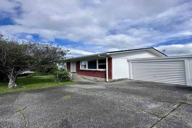 Photo of property in 2/38 Knightsbridge Drive, Forrest Hill, Auckland, 0620