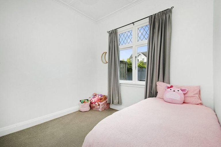 Photo of property in 18 Pharazyn Street, Melling, Lower Hutt, 5010