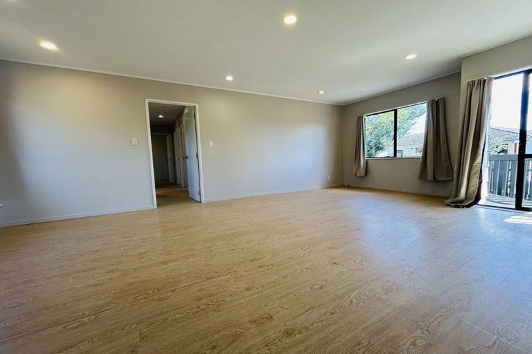 Photo of property in 1/7 Elvira Place, Ranui, Auckland, 0612