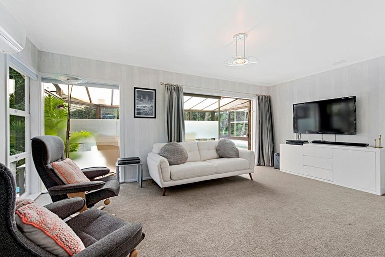 Photo of property in 88 Eskdale Road, Birkdale, Auckland, 0626