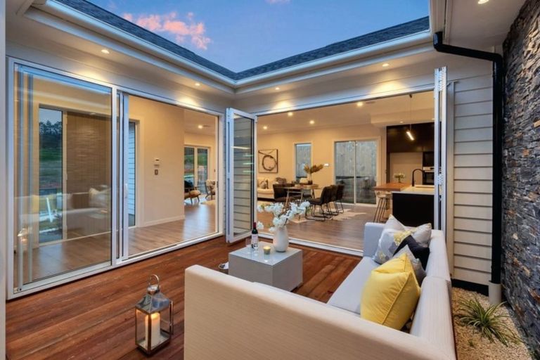 Photo of property in 36 Celestial Crescent, Orewa, 0931