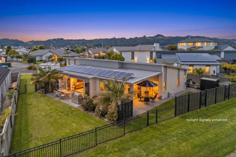 Photo of property in 18 Roseberry Place, Whitianga, 3510