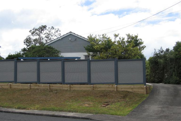 Photo of property in 2/92 Target Road, Totara Vale, Auckland, 0629