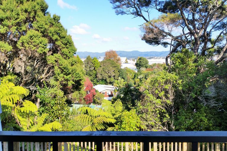 Photo of property in 2/36 Takapu Street, Henderson, Auckland, 0612