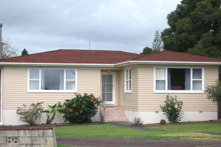 Photo of property in 4 Orchid Place, Te Atatu South, Auckland, 0610