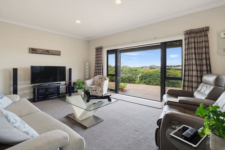 Photo of property in 71 Ruapehu Drive, Fitzherbert, Palmerston North, 4410